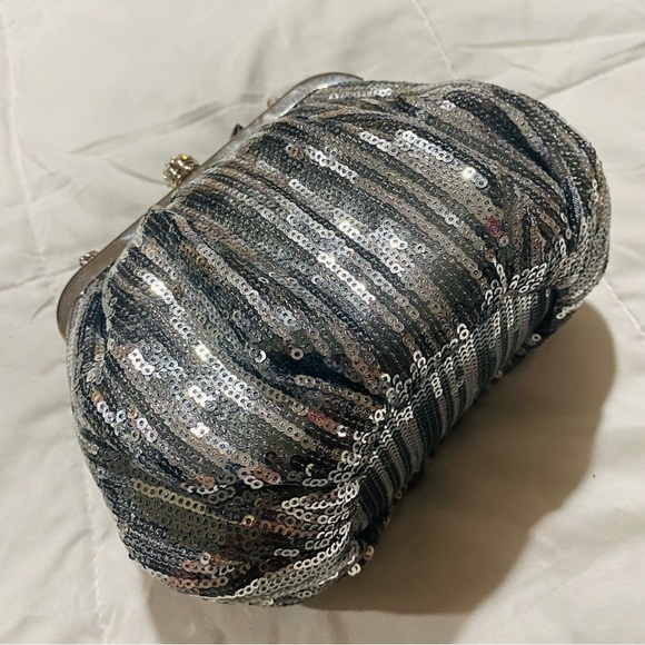 Unique Silver and Gray Sequined Jeweled Evening Bag Clutch or Crossbody EUC - Picture 4 of 12